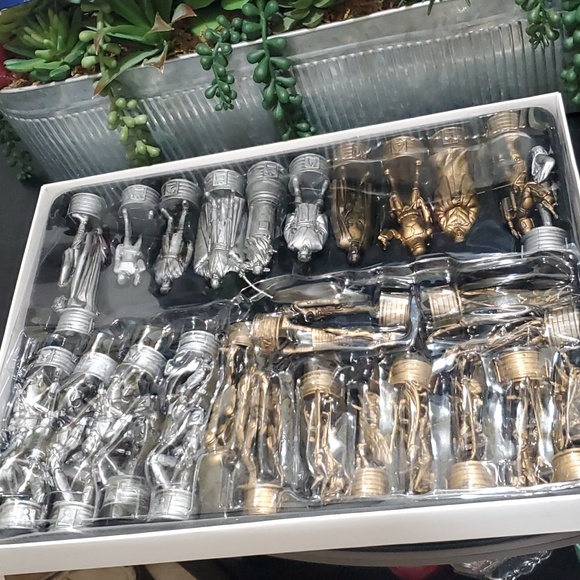 Parker Brothers Star Wars Episode II: Attack of The Clones 2003 Chess Set - Picture 6 of 8